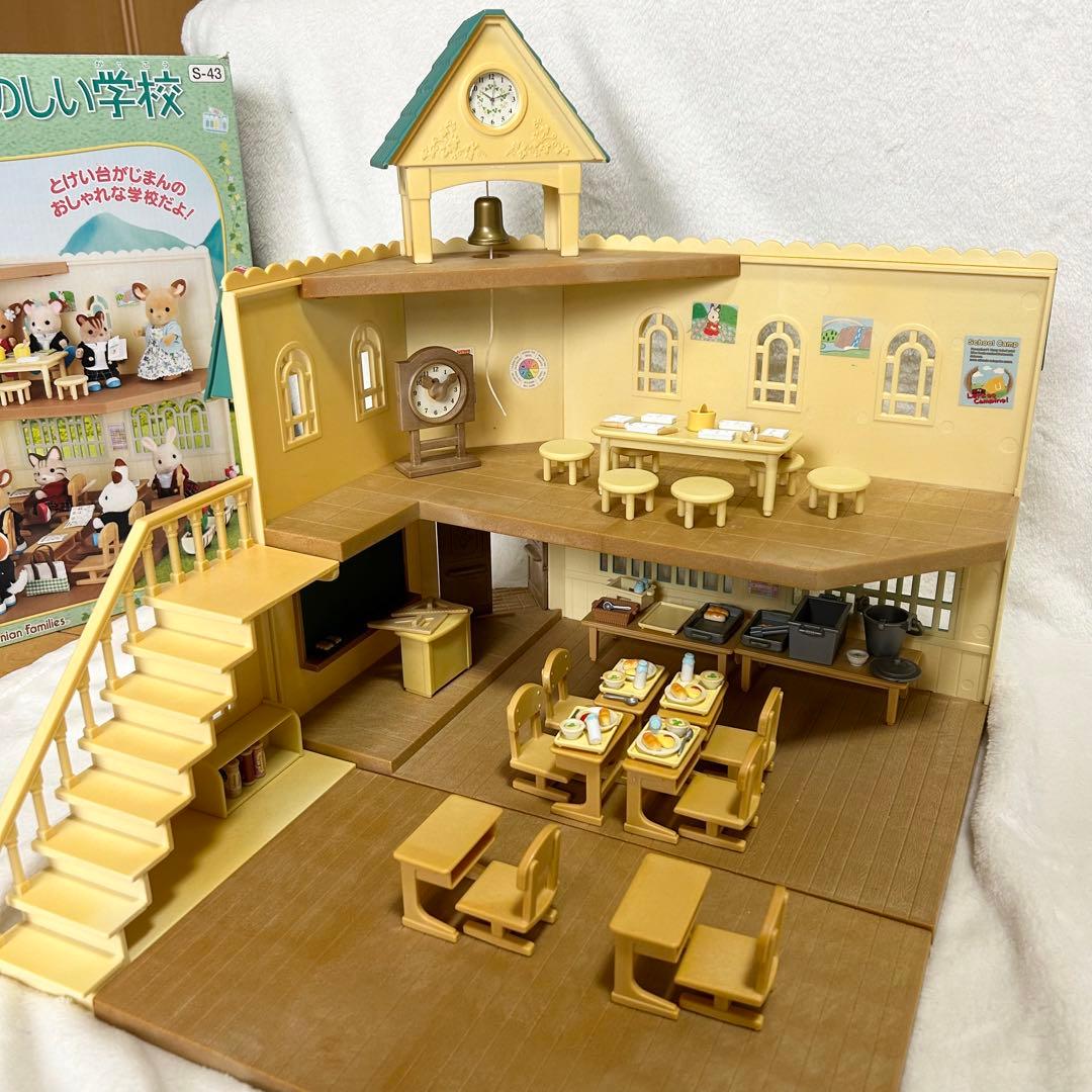 シルバニアファミリー 森のとけい台のたのしい学校 給食セット付き