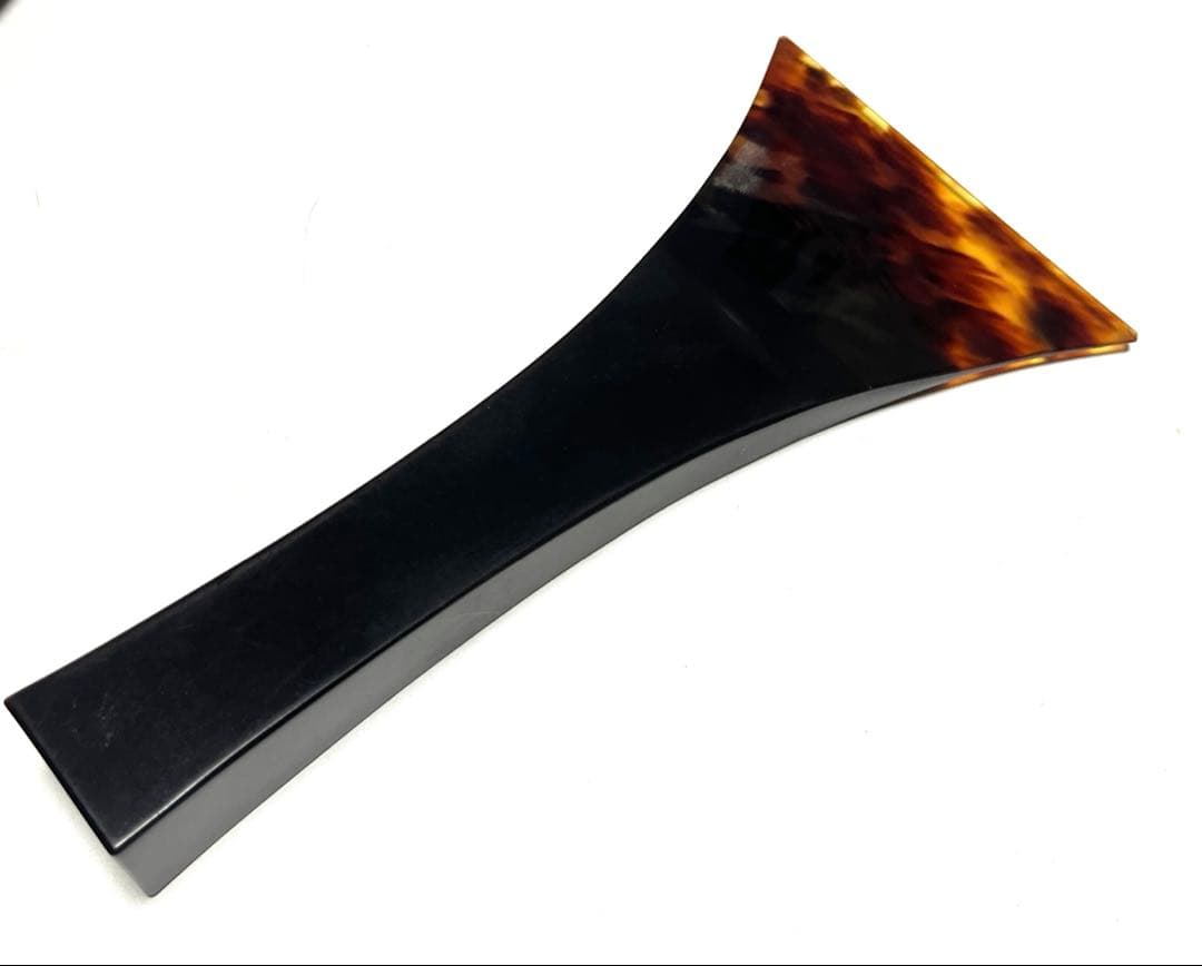 三味線 津軽三味線　べっ甲バチ 撥 黒水牛 送料無料】 日本製 津軽三味線用 鼈甲(べっ甲)撥 124 白水牛台 一枚物