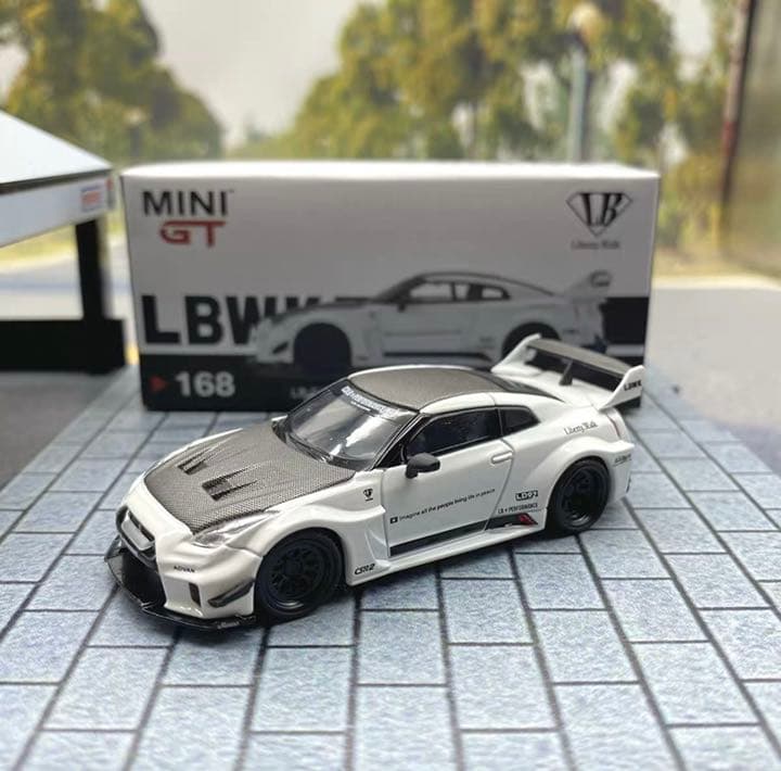 MINI GT 1/64 ニッサン GTR R35 LBWK 白色 | Shop at Mercari from