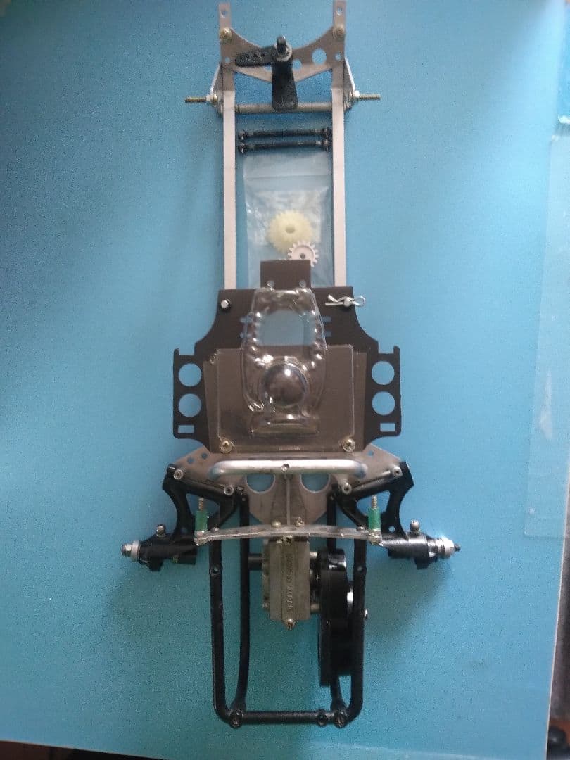 京商RCバギー「トマホーク」シャーシーとミッション部分【当時もの】 Amazon | 京商 1/10 電動2WDレーシングバギー トマホーク 組立キット