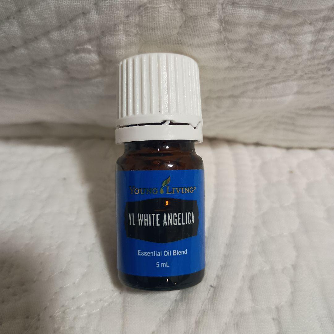 Young Living ホワイト アンジェリカ エッセンシャルオイル 5ml - メルカリ