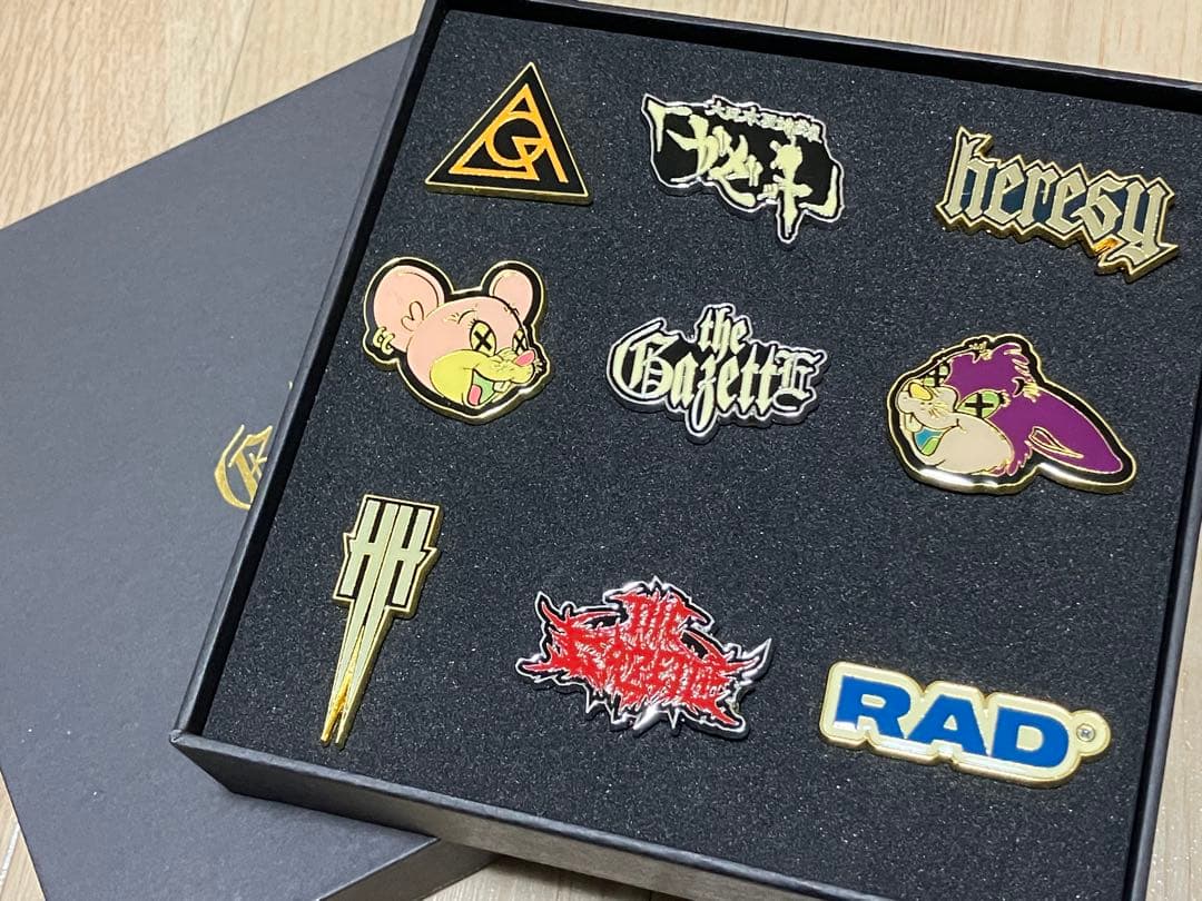 the GazettE 20周年 PINS SET Amazon.co.jp: the GazettE ガゼット ロゴ入り ピックキーホルダー