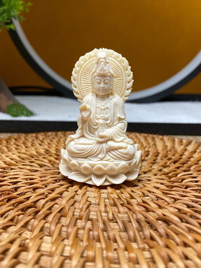 天然マンモス牙美しい手作り彫刻　浄瓶観音　置物 林友民 極太マンモス牙彫刻『滴水慈母観音』 | 東京書芸館公式通販