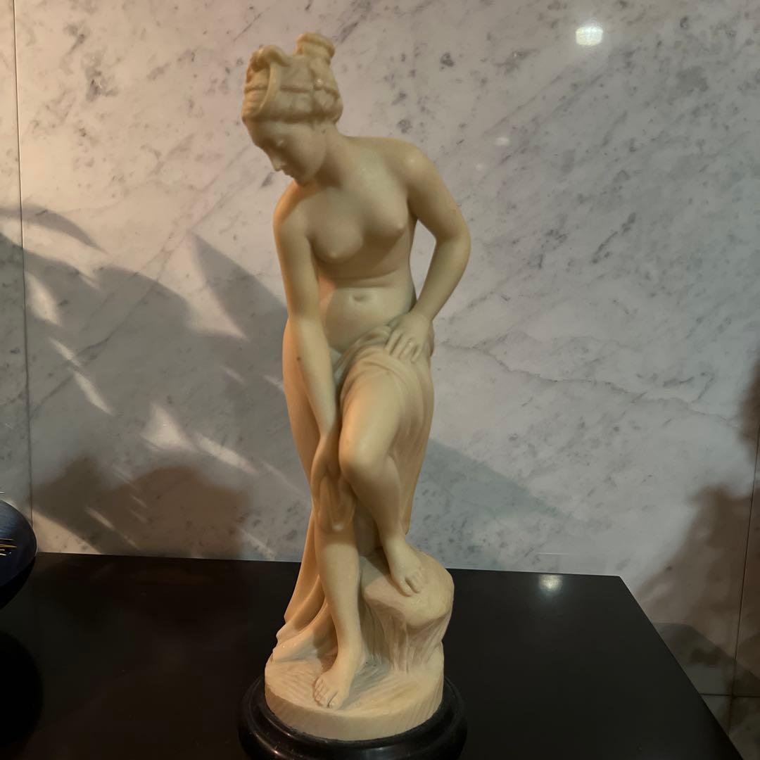 クラシック女性像 マーブル彫刻 約30cm アウトドア ガーデン ライフサイズ 女性像 大理石製の美しい彫刻