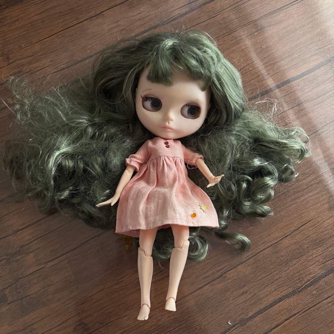 ネオブライス 緑髪 ピンクドレス 人形本体 - メルカリ