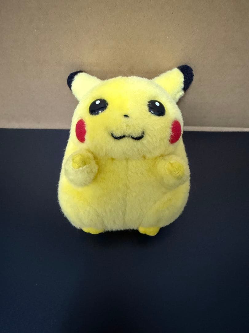 ポケモンモンスター　ピカチュウ　タカラトミー　レトロ　ぬいぐるみ　美品　かわいい 懐かしのフォルムが可愛いピカチュウの1/1スケールぬいぐるみが復刻