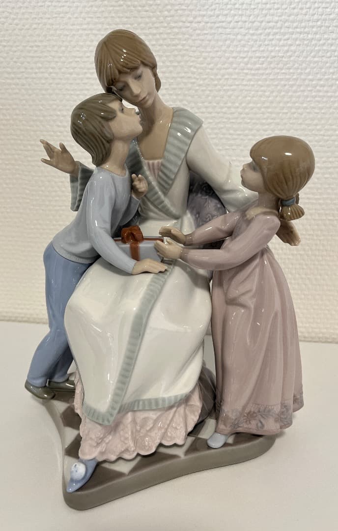 【美品】LLADROリアドロ「母の日」05596 楽天市場】リヤドロ ママとおしゃべり 母親 娘 親子 置物 01008623