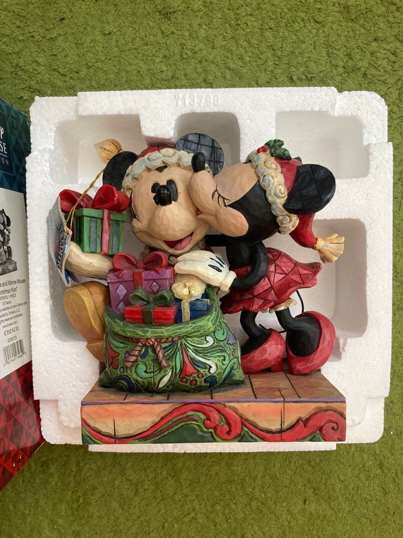 ディズニー トラディションズ ミッキー・ミニー クリスマスフィギュア ディズニーストア「ミッキーミニークリスマスフィギュア16000円