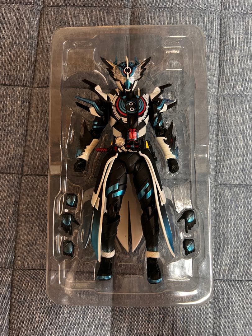 【廃盤】仮面ライダークローズエボル　フィギュアーツ 中古】【未開封品】S.H.フィギュアーツ 仮面ライダークローズエボル