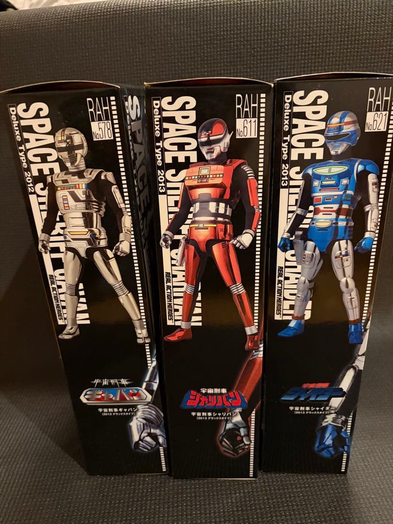 新品未開封品★宇宙刑事リアルアクションヒーローズ 3体セットRAHギャバン 超宇宙刑事ギャバン インフィニティ DXエモルギアセット03 | Toys”R”Us