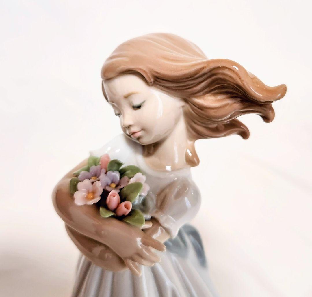 リヤドロ【美品・箱入り】ユートピア　フィギュリン《さわやかな風》No.8248