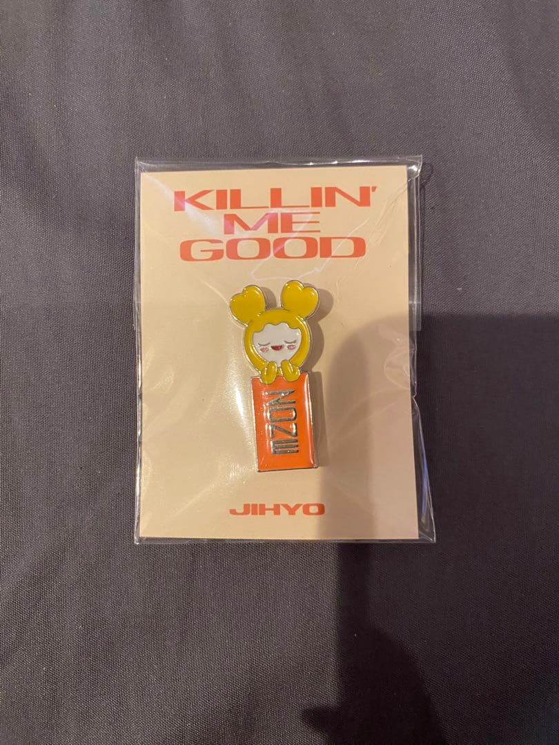 TWICE ジヒョ ZONE ピンバッジ - メルカリ