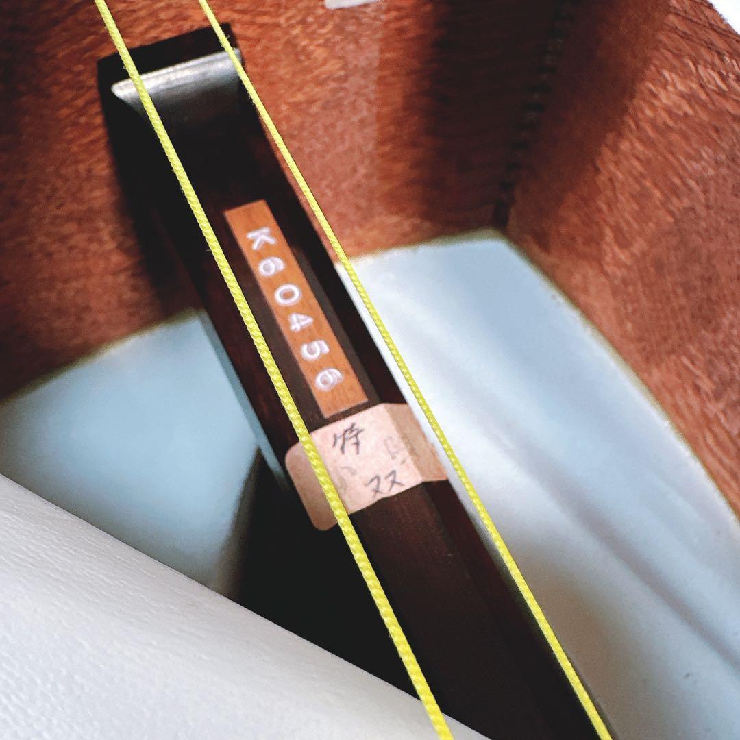 最高級仕様】三味線 子持ち綾杉胴 中棹 硬質材(紅木?) トチ目 延べ竿