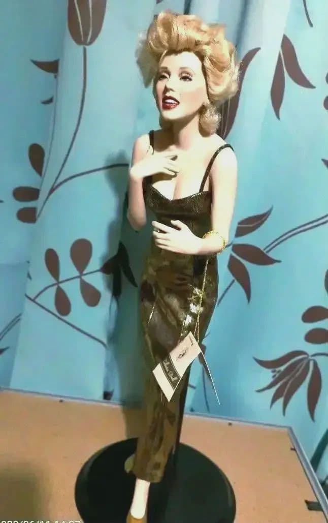 マリリン・モンロー人形 フランクリンミント マリリンモンロー 磁器製ドール - メルカリ