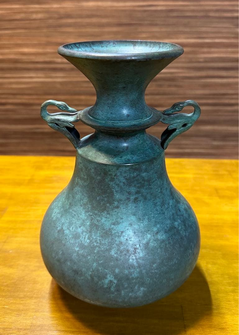 大角勲　双鶴　花瓶　花器　銅製　桐箱付　焼青銅色　銅製オブジェ 置物 銅製花瓶(3) - 高岡銅器展示館