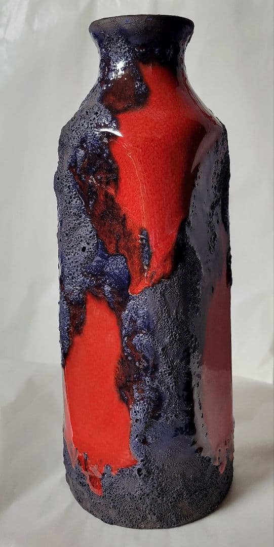 溶岩が流れ出たような陶器のフラワーベース TCS ファミリー オブ ベース スタック スフィア フラワーベース