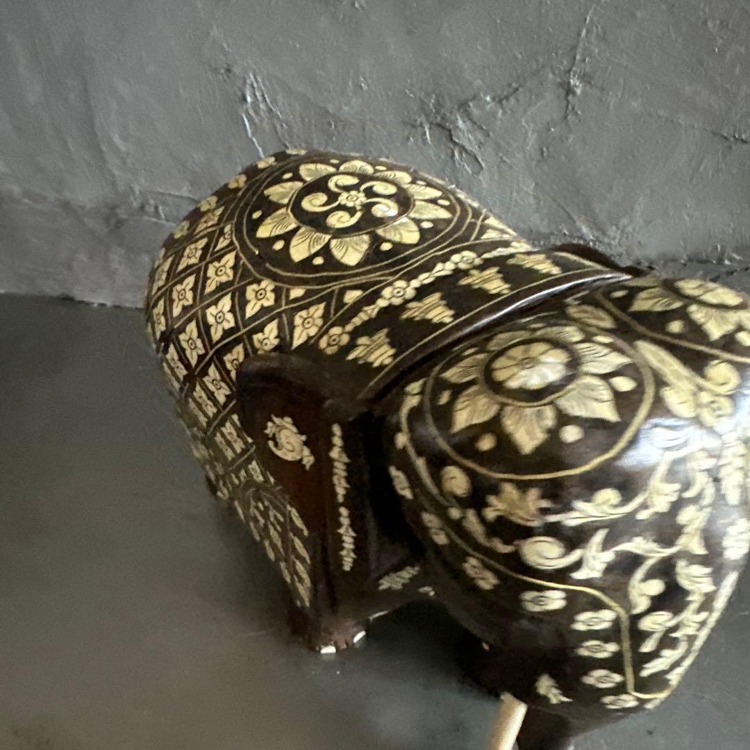 最終お値下げ‼️中国 唐木紫壇製 獣骨象嵌装飾 インド象 置物 - メルカリ