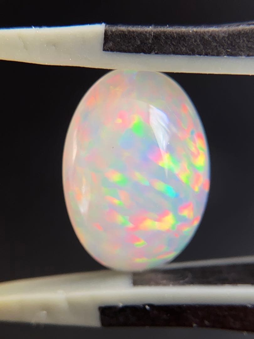 エチオピア産　オパール　ルース(3.59ct)ソー付き