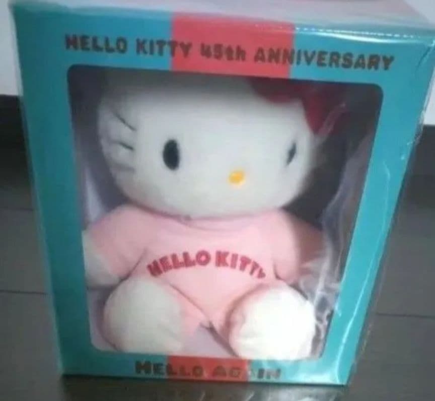 ハローキティ 45th アニバーサリーぬいぐるみ ハローキティ誕生45周年を祝うスペシャルなぬいぐるみや置き時計がセガ