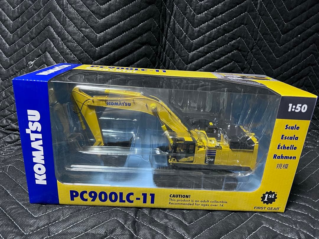 KOMATSU コマツミニチュア　pc900LC-11 1/50スケール Amazon.com: First Gear 1/50 Komatsu PC900LC-11 Excavator Model