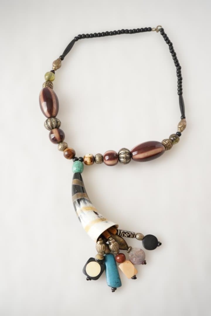 ホーンチャーム×真鍮ビーズ エスニック ロングネックレス [並行輸入品] ネックレス エスニック ビーズ 装飾 紐ネックレス 長さ調節可能