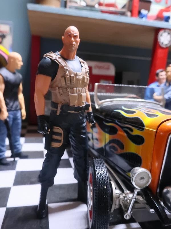 1/18 ワイルドスピード ホブス捜査官 ドウェインジョンソン風