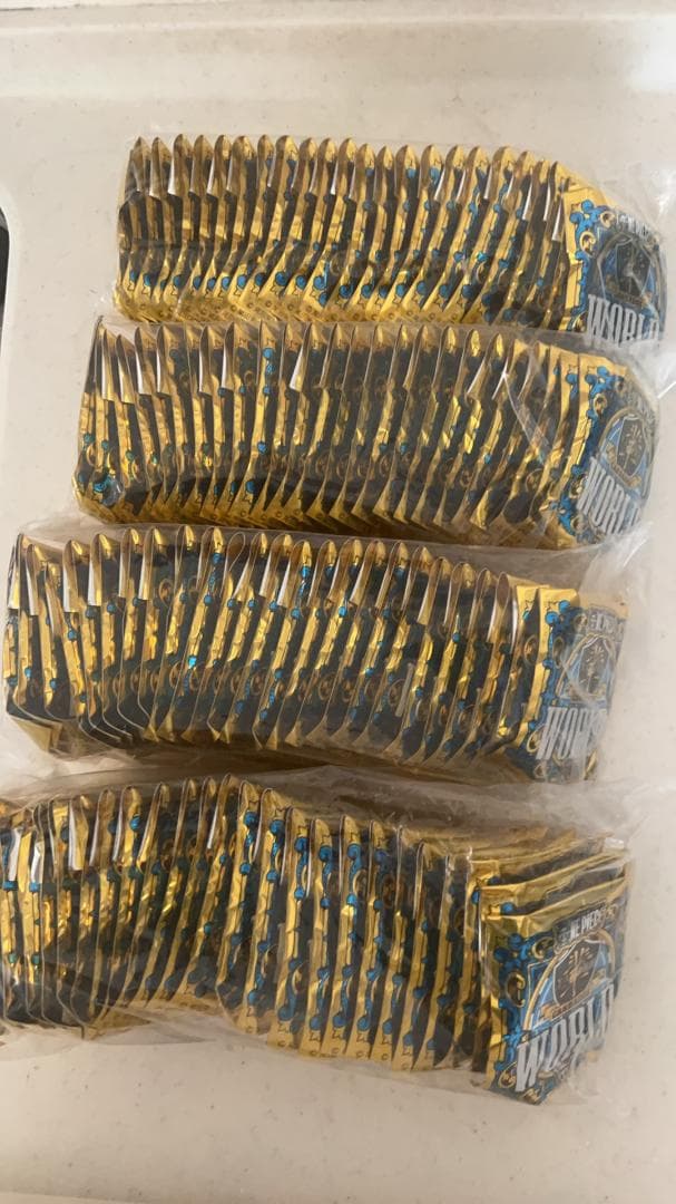 ワンピース 輩缶バッジ 第24弾 WORLD 未開封　ランダム ワンピース 輩缶バッジ 第24弾 WORLD コビー 麦わらストア - メルカリ