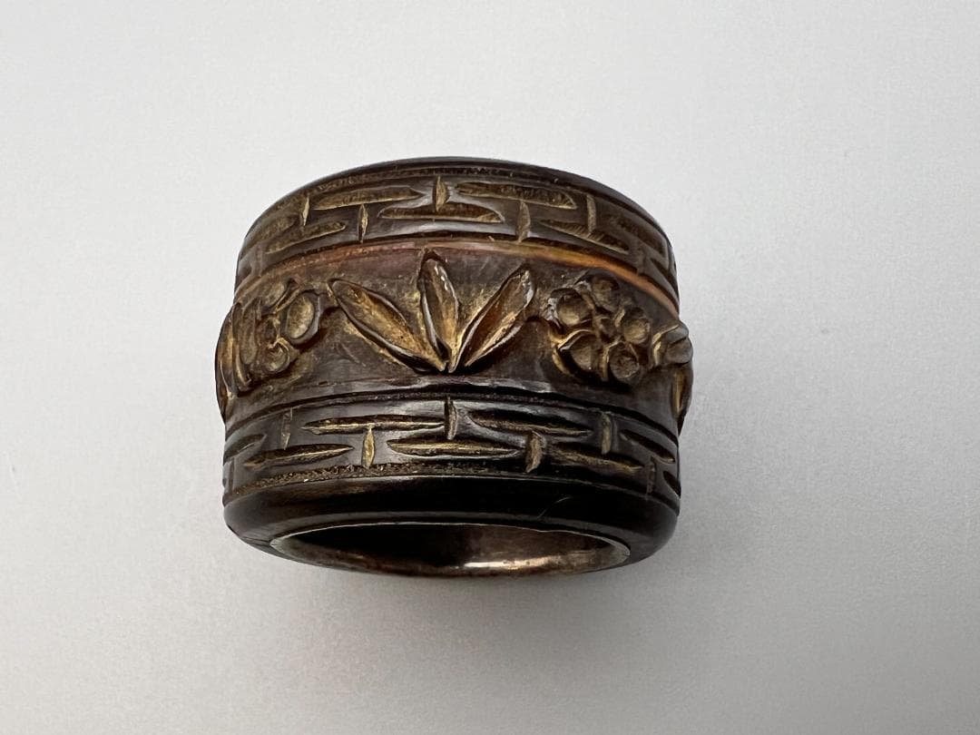 東泰堂専用 角彫 親指リング 斑指 泰昌在銘 竹梅 回