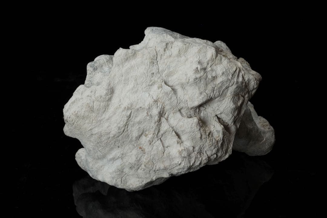 中国 太湖石 木製台座付 5.4kg 鑑賞石 文人石 水石 天然石 盆石 飾石