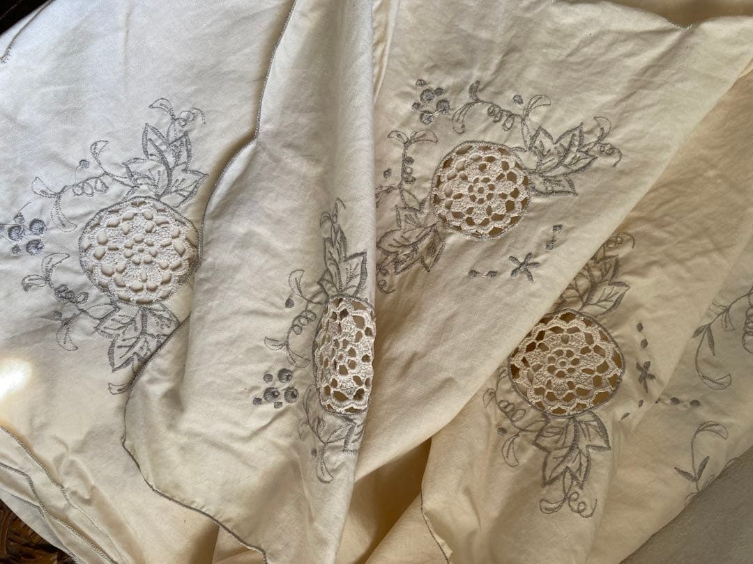 レース編み美しい ビンテージ 　テーブルクロス １８０cm×１３５cm テーブルクロス ビニール 長方形 135×180cm 薔薇柄 キッチン おしゃれ