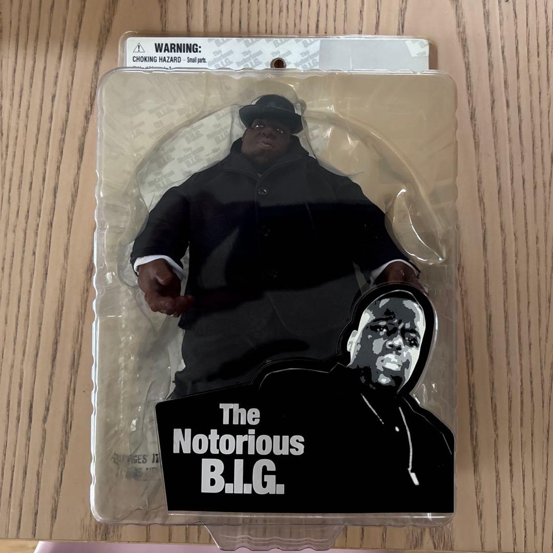 The Notorious B.I.G フィギュア　hiphop Amazon.com: Notorious B.I.G Suit Special Edition Pop! Vinyl Figure