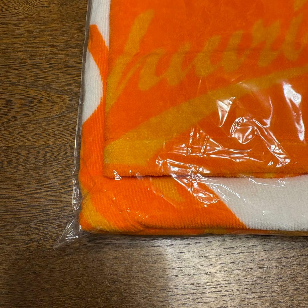 Fes 2024 優里 ロゴ入りフード付きタオル オレンジ - メルカリ