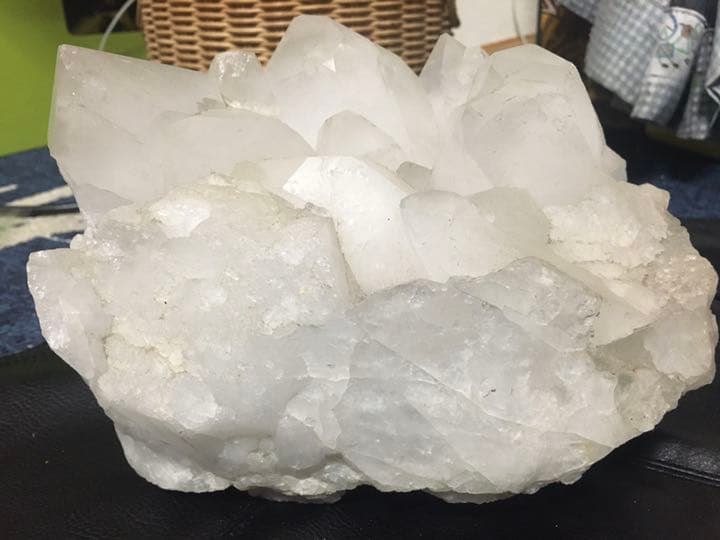 17x14x17 cm 4 KILO‼️ 大きい‼️白い水晶のクラスター 17x14x17 cm 4 KILO‼️ 大きい‼️白い水晶のクラスター