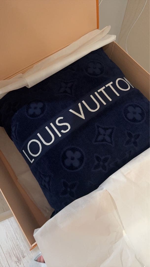 ルイヴィトン クッション M77782 LOUIS VUITTON Amazon.co.jp: (ルイヴィトン)LOUIS VUITTON M77782 クッサン・LV