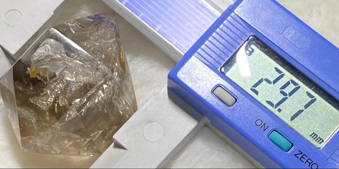 エレスチャル水入りスモーキークォーツ 虹入り 原石 天然石 置物