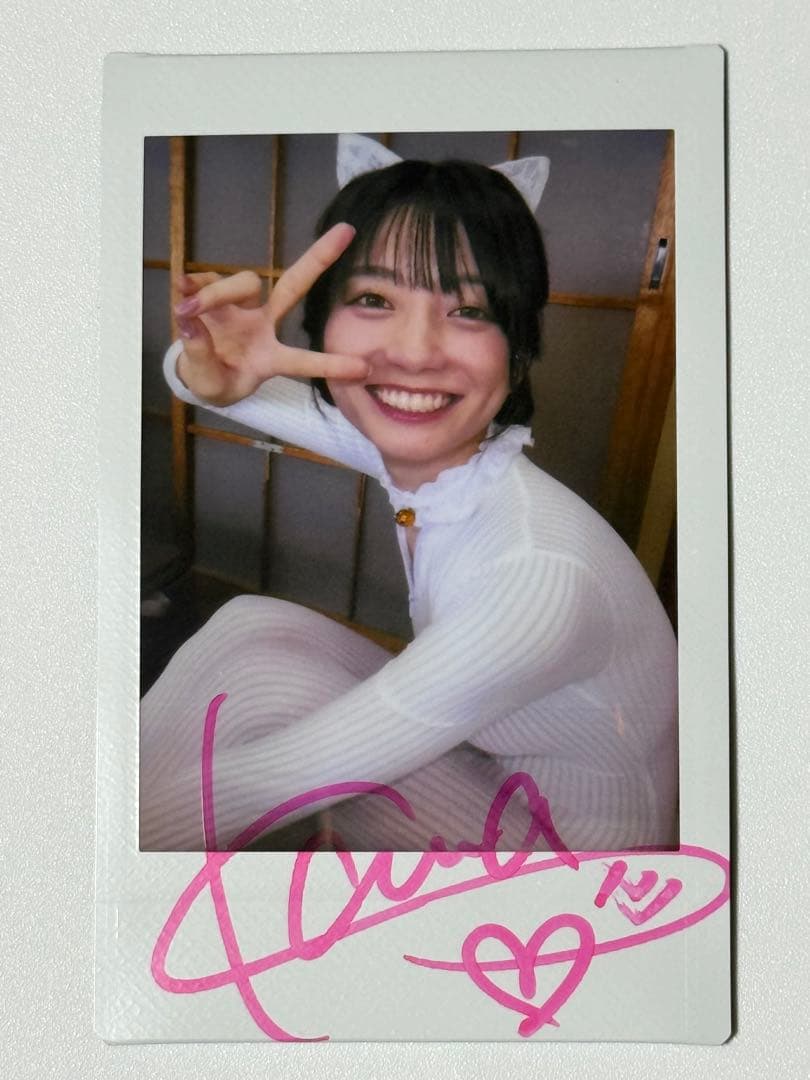 瀬戸環奈 直筆サイン入り チェキ - メルカリ