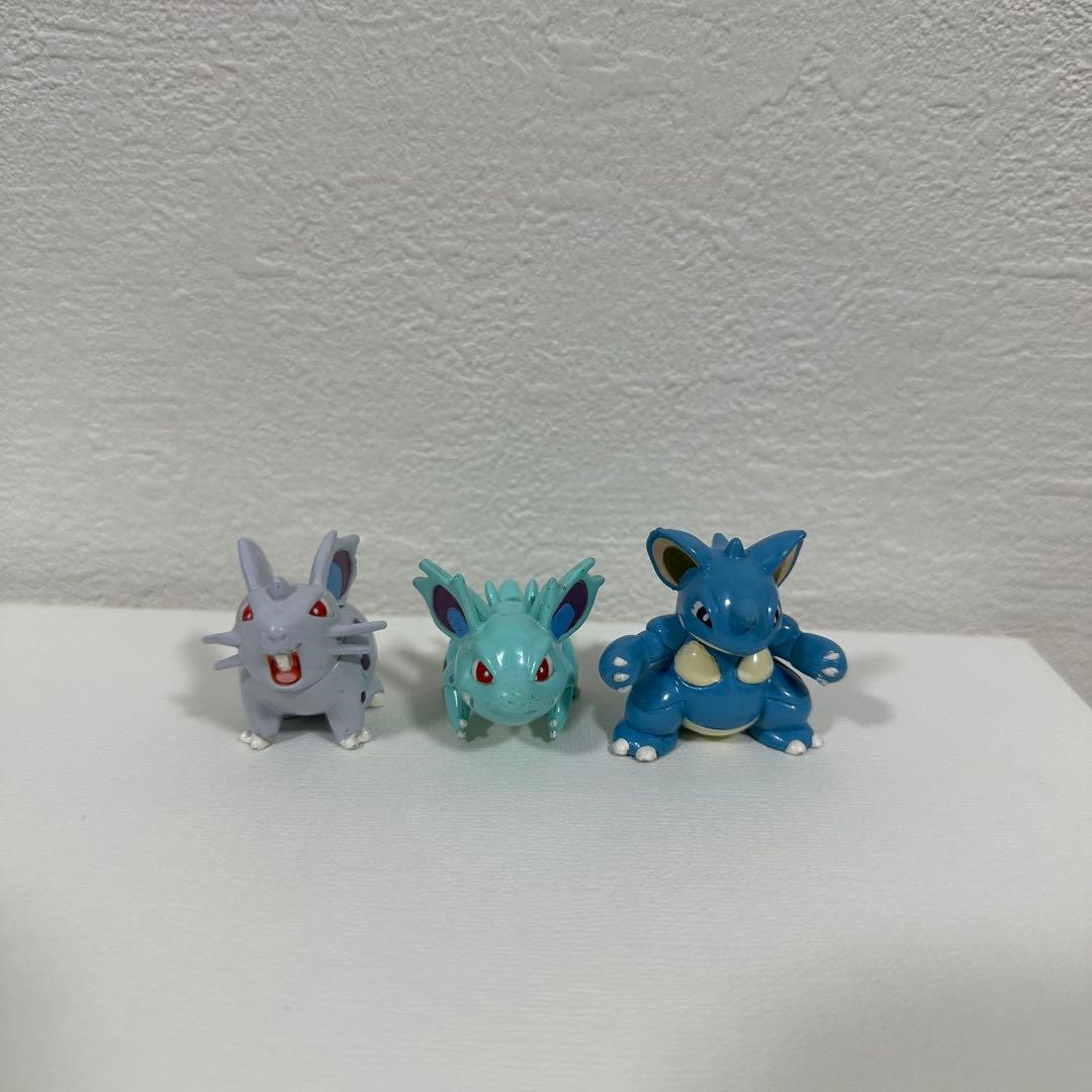 ポケモン　モンコレ　初期　ニドラン♀、ニドリーナ、ニドクイン　3体セット Yahoo!オークション -「ニドラン (モンコレ モンスターコレクション