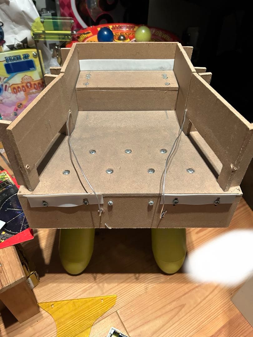 自作メダルゲーム プッシャー 自作メダルゲーム メダルプッシャー・改良版】メダルを100枚投入すると