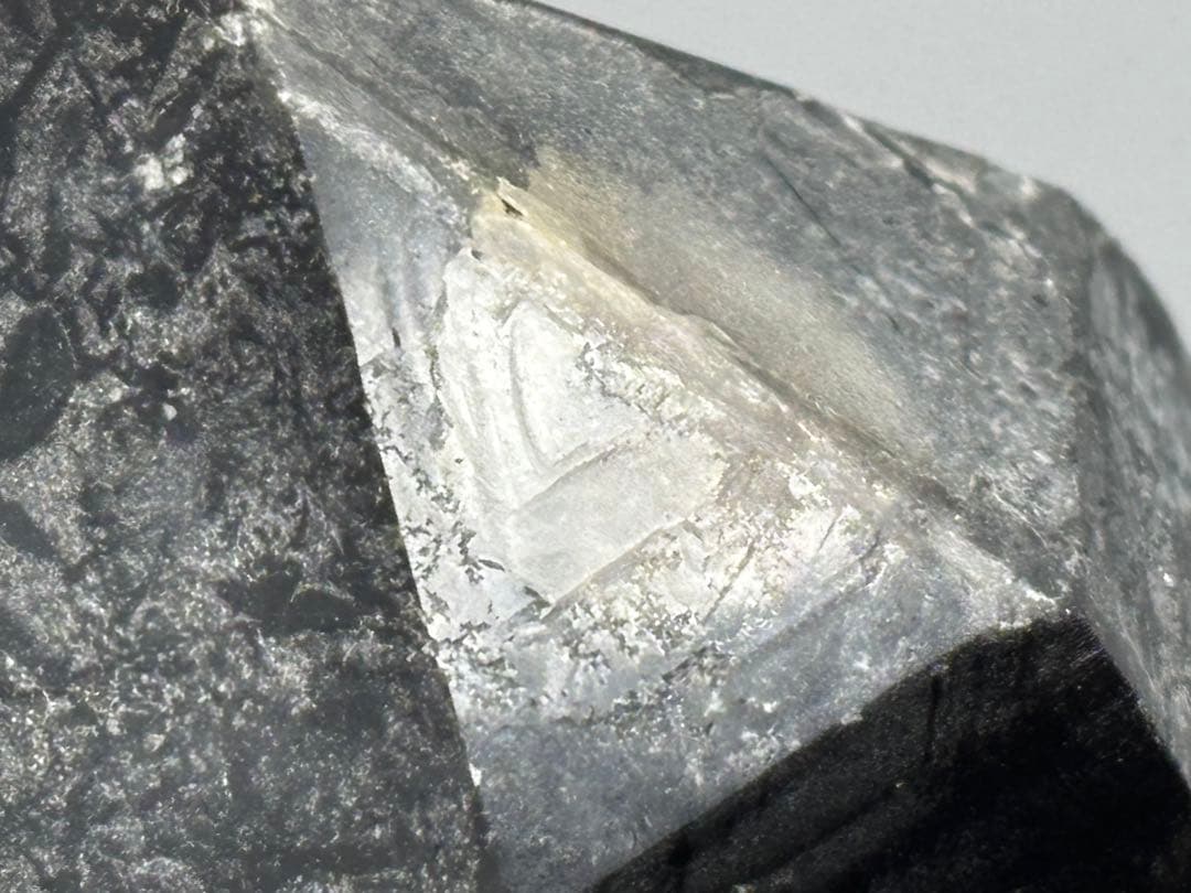 《スノーキャップモリオン原石＊パイライト共生》