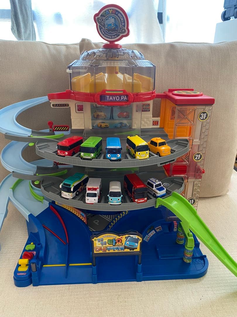 タヨ TAYO コントロールパーキングタワー ミニカー10台 セット 韓国