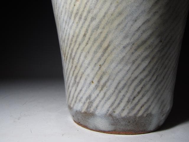 島岡達三 地釉縄文象嵌草花文壷 縄文象嵌技法 名工の逸品！o566 - メルカリ