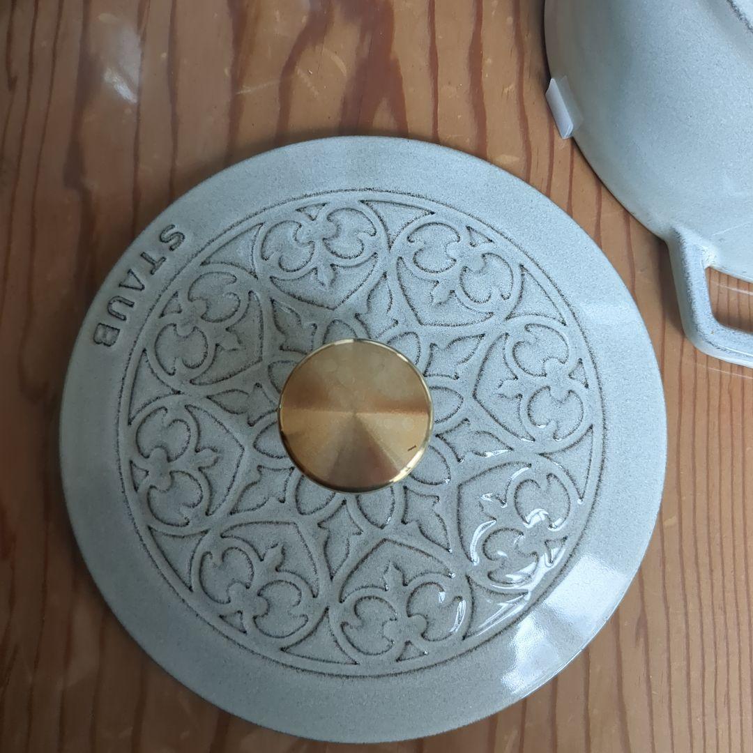 Staub カンパーニュlily 2個セット - メルカリ