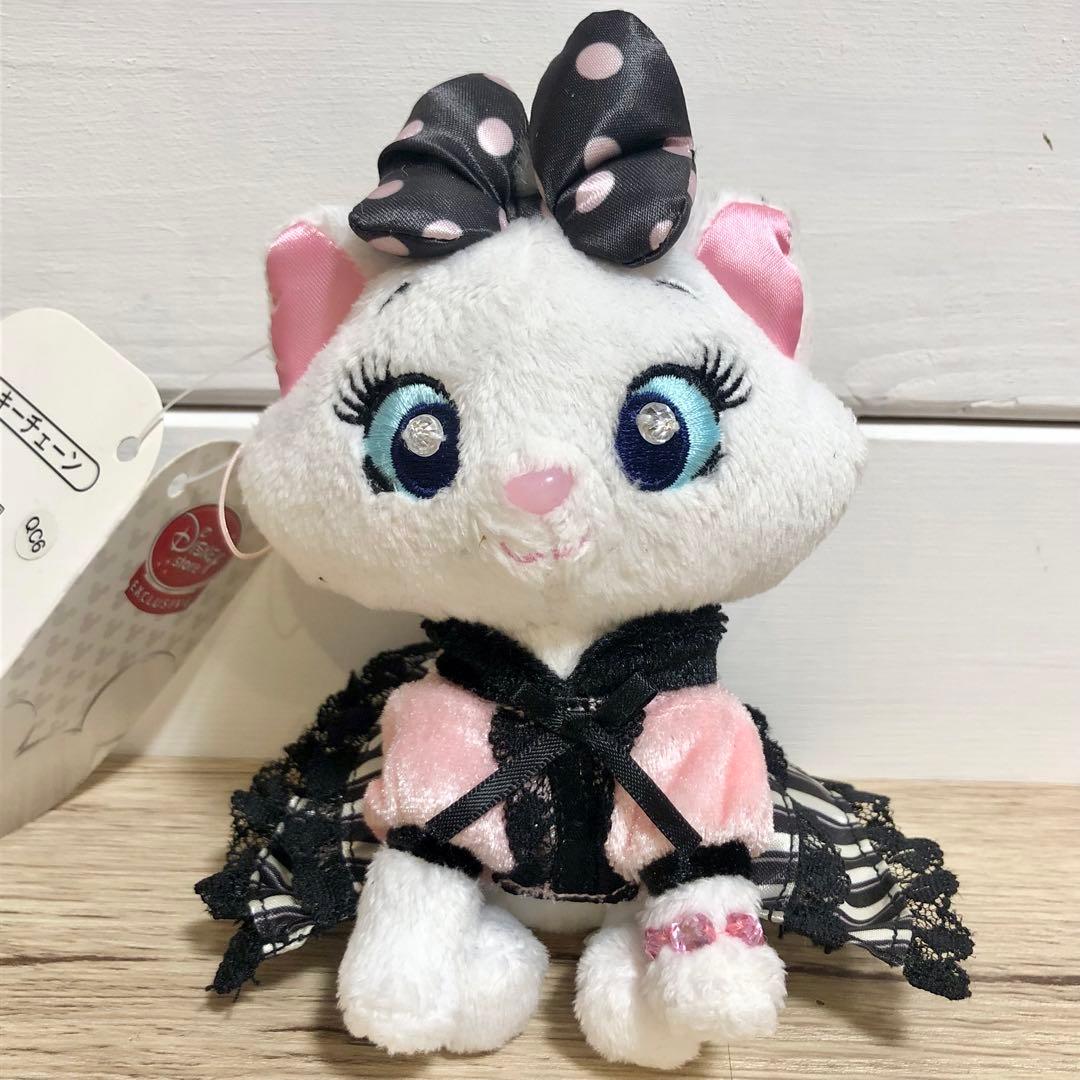 激レア マリーちゃん ディズニーストア ぬいぐるみキーチェーン - メルカリ