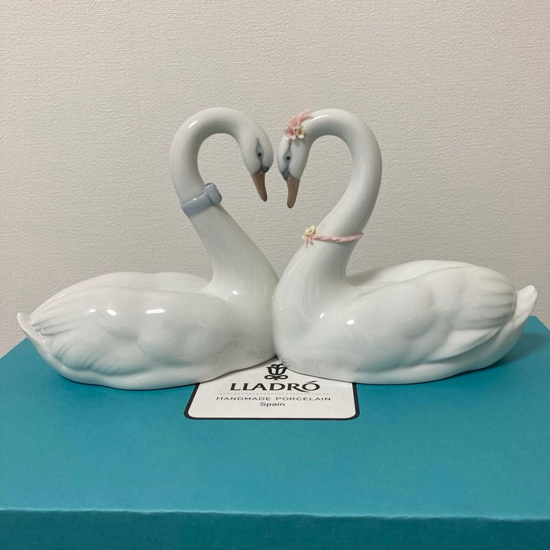 リヤドロ エンドレスラブ 白鳥 エンドレスラブ (ケーキトッパー) | リヤドロ公式オンライン