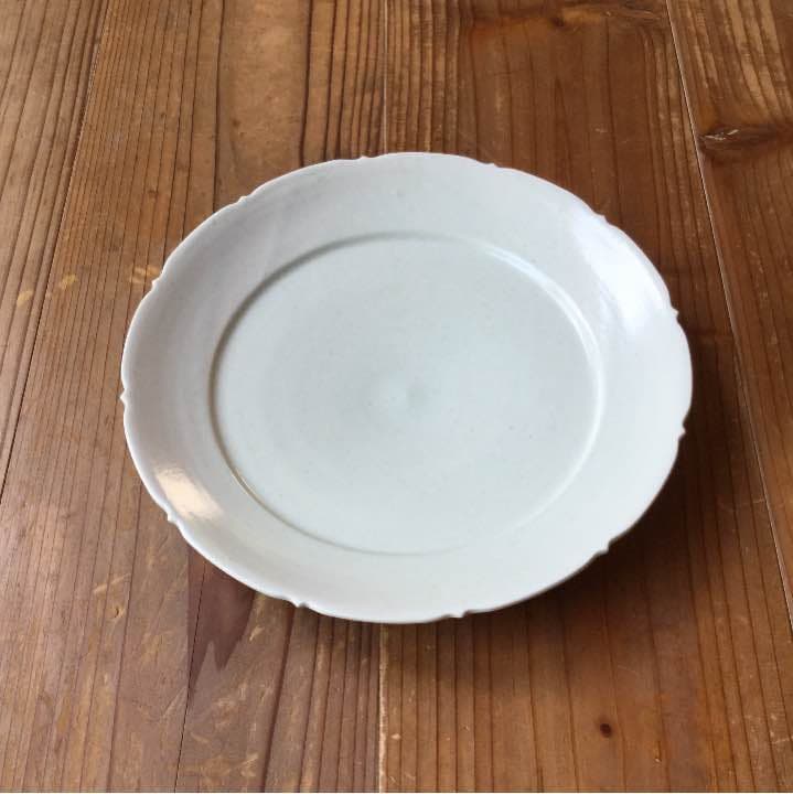 阿部春弥 Abe Haruya 白磁 輪花 皿 白いうつわ デルフト　伊藤聡信 阿部春弥さんの器をオンラインショップに掲載しました | gallery