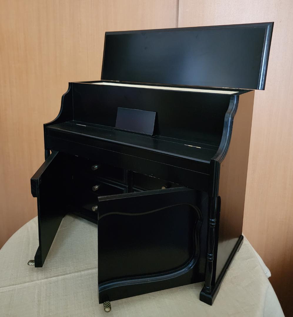 希少 ピアノ オルゴール ジュエリーボックス 宝石箱 アンティーク 大容量 置物 オルゴール付き ピアノモチーフジュエリーボックス /OBJ-128 – 神戸