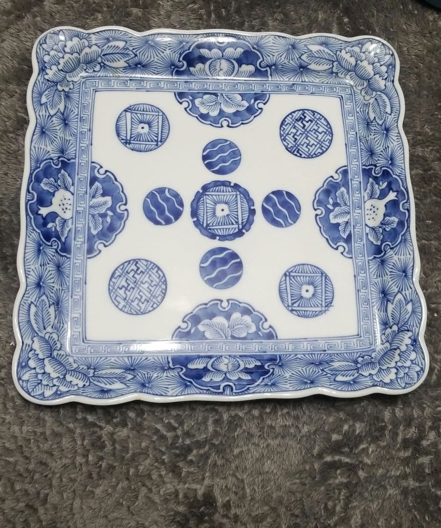 龍峰窯陶印いり丸紋24×24の角皿です Yahoo!オークション -「龍峰 皿」の落札相場・落札価格