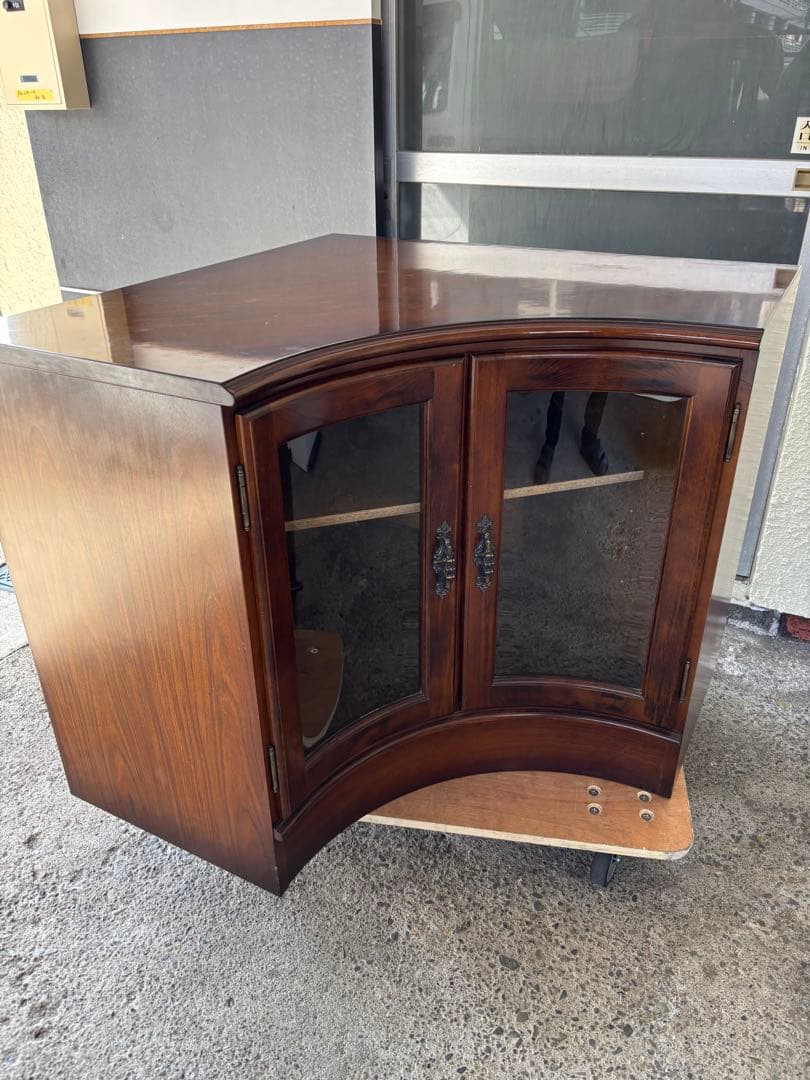 カリモク karimoku コーナーキャビネット ガラス扉 飾り棚 コロニアル 楽天市場】カリモク HC0240NK キュリオケース 隅飾り棚 コロニアル