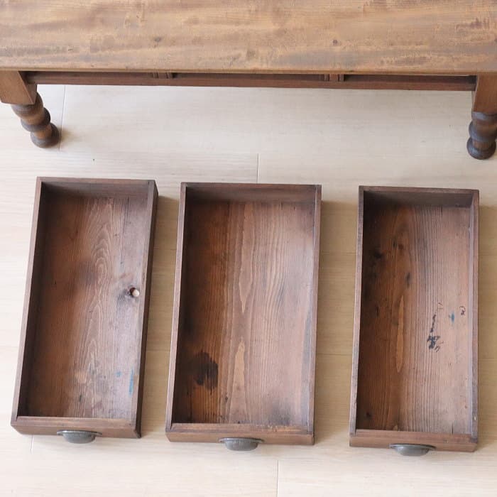 アンティーク ロクロ脚 引き出し3杯 無垢材 文机 古家具 トチ - メルカリ