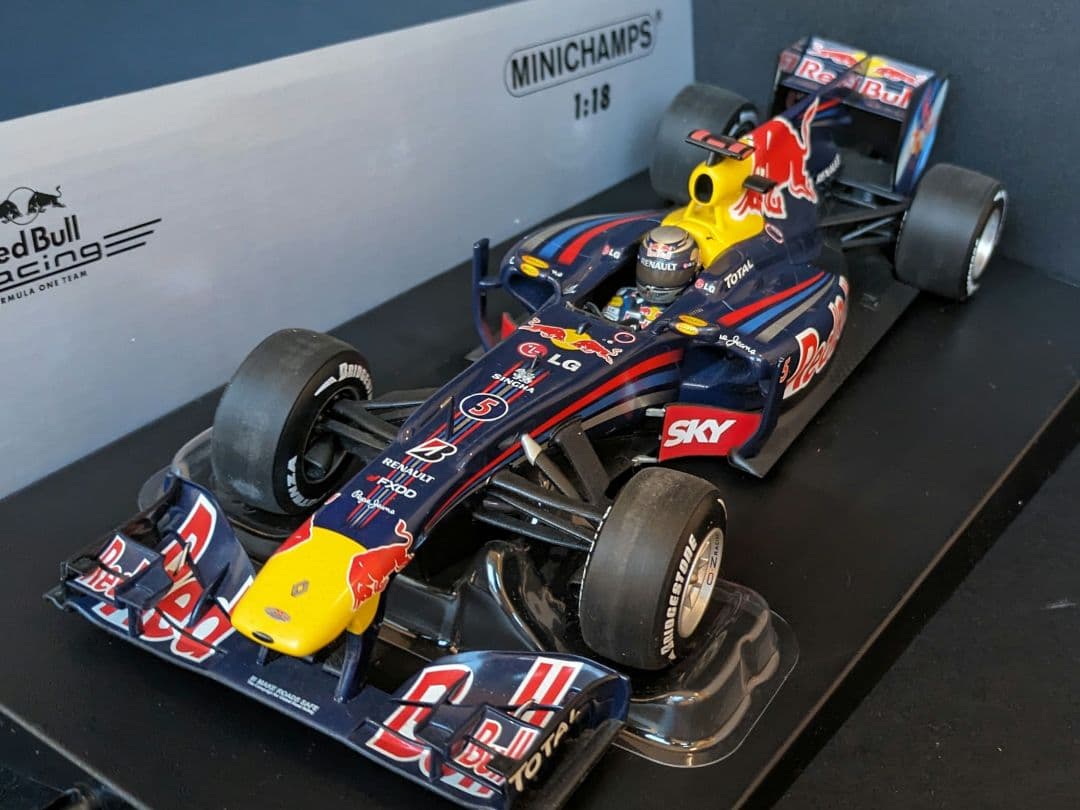 ミニチャンプス 1/18 レッドブル RB6 S.ベッテル ブラジルGP 優勝